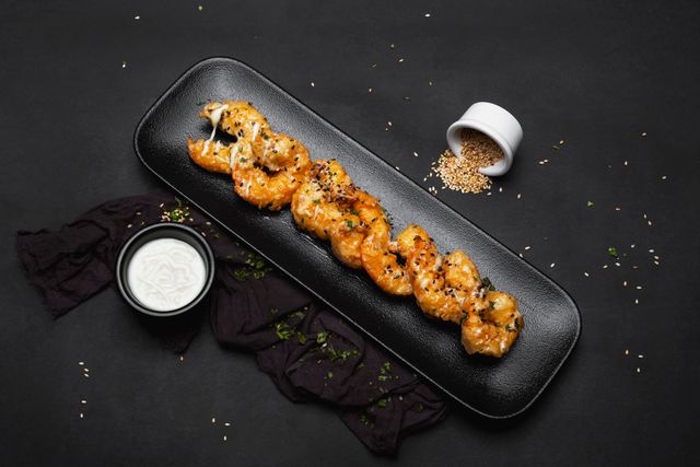 Crispy shrimp with spicy sauce